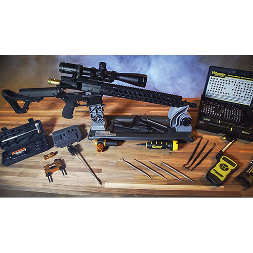 Entdecke den Wheeler Delta Series AR Armorer's Vise 🛠️ – perfekt zum Bauen, Warten und Reinigen deiner AR-15. Stabil und verstellbar!