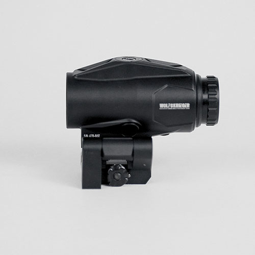Der Teiwaz Hybrid 5x20mm Magnifier bietet eine moderne ballistische Absehen, IP67 wasserdicht, Flip-to-Side-Montage und ermöglicht sofortige Distanzschätzung.