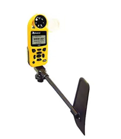 Mit der Kestrel Rotating Vane Mount kannst du dein Kestrel 5000 sicher an einem Stativ befestigen, um Windgeschwindigkeit und -richtung präzise zu messen.