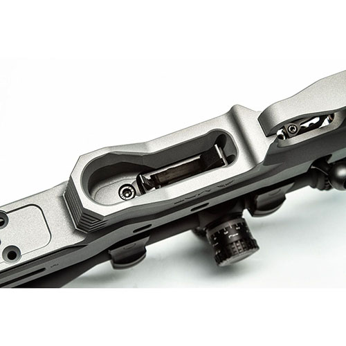 Upgrade deinen CZ 452/455/457 mit dem MDT Extended Magazine Latch & Spacer Kit. 🛠️ Robustes Aluminium in Schwarz für bessere Handhabung!