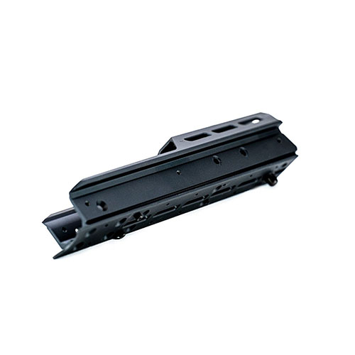 Entdecke den MDT XRS Enclosed Forend in Schwarz! 🔧 Perfekt für dein Chassis-System mit ARCA und M-LOK Schlitzen. Jetzt upgraden!