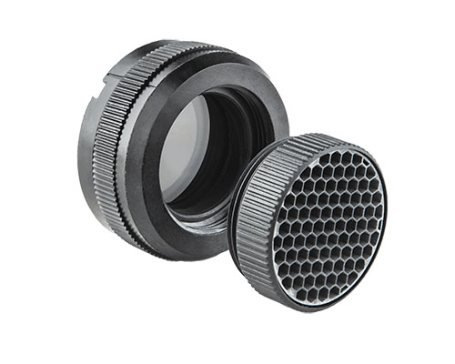 Der MEPRO M22 POLARIZER verbessert deine Sichtbarkeit bei schlechten Lichtverhältnissen und reduziert Reflexionen, ideal für präzises Zielen.