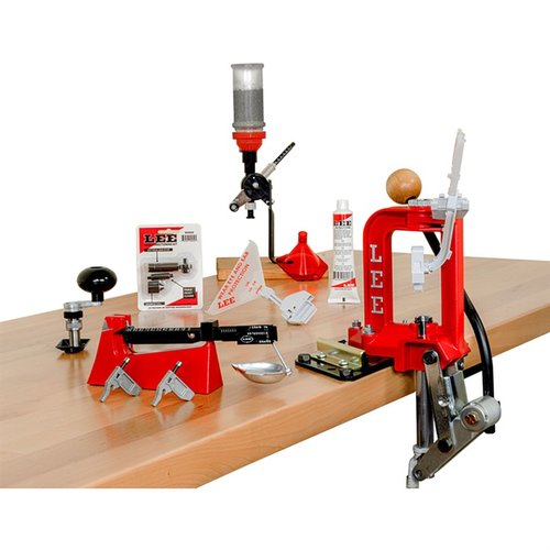 Das 50TH ANNIVERSARY KIT von LEE PRECISION bietet dir eine Breech Lock Challenger Press, perfekte Pulvermessung und zahlreiche Werkzeuge für präzises Nachladen.