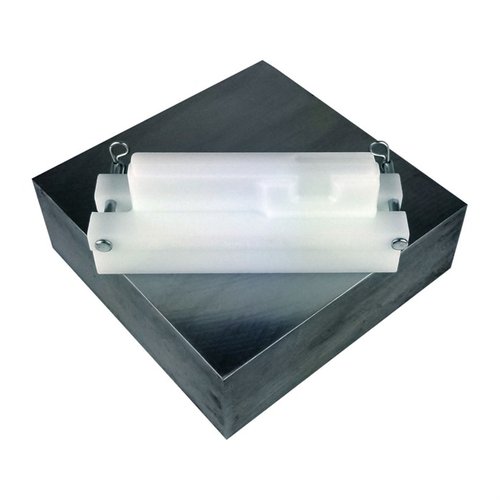 Sichere deinen AR-15 Upper Receiver mit dem Obsidian Arms Vise Block!🛠️ Hochdichtes Polyethylen schützt vor Kratzern und Beschädigungen.