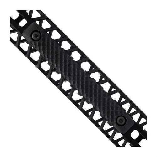Entdecke die M-LOK PANEL 3 SLOT OPERATOR von VZ GRIPS! 🖤 Robuste G10-Materialien für optimalen Halt und Style. Jetzt zugreifen!