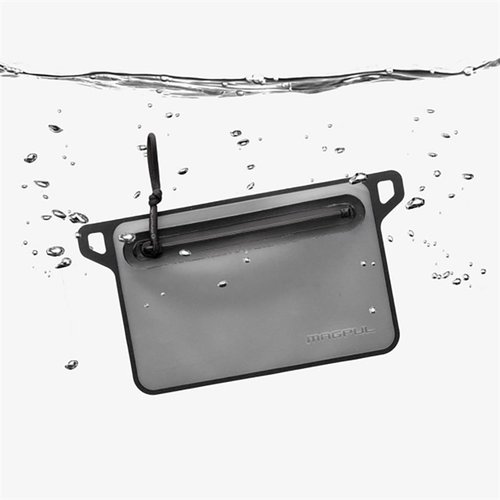 Entdecke die DAKA Waterproof Window Pouch 🧳 von Magpul! Ideal für wasserdichte Aufbewahrung deiner Wertsachen. Robustes Design und praktische Features!