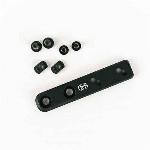 Entdecke die TORRENT LIGHT MOUNT von Cloud Defensive! 💡 Vielseitige M-LOK Montage für dein Licht, robust und einfach zu installieren.