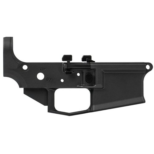 Der M4E1 PRO Stripped Lower Receiver ist ambidextrisch, aus 7075-T6 gefertigt und bietet vorinstallierte Komponenten für einfache Anpassungen. Limitiert auf 1/1000!