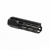 Der MOD 4 Handguard von Aero Precision bietet robuste 6061-T6 Aluminiumkonstruktion, M-LOK™ Schnittstelle und verbesserte Stabilität für präzises Zielen.