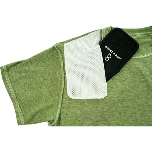 Das BOB ALLEN Shooting T-Shirt mit Insert-A-Pad bietet weichen, strapazierfähigen Stoff, Feuchtigkeitsmanagement und einen Recoil Pad für optimalen Komfort beim Schießen.