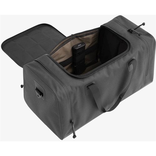 Die MAGPUL DAKA RANGE BAG 40L bietet wetterfesten Schutz, viel Stauraum für Ausrüstung und durchdachte Fächer für Magazine, alles in einem robusten Design.