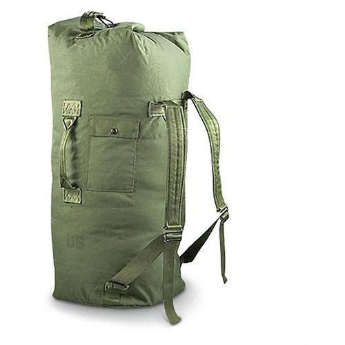 Die US MADE TWO STRAP NYLON CORDURA DUFFLE BAG ist robust, wasserabweisend und bietet zwei gepolsterte Schultergurte für Komfort – perfekt für Outdoor-Abenteuer!
