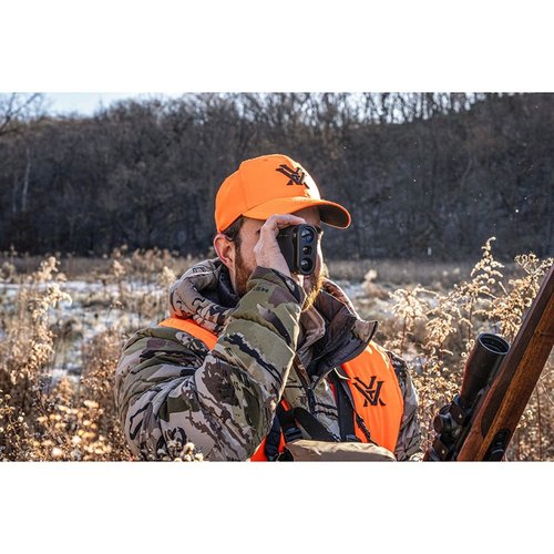 Der VORTEX TRIUMPH HD 850 Laser Rangefinder bietet schnelle, präzise Messungen bis zu 850 Yards, ideal für die Jagd auf Rehe in jedem Terrain.