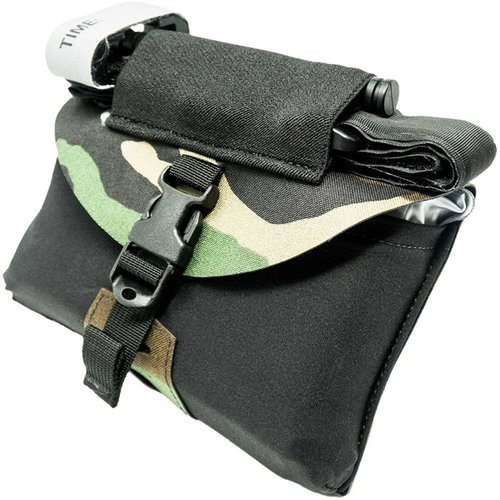 Die GBRS Group IFAS Individual First Aid System Pouch ist MOLLE-kompatibel, hat eine verstellbare Schnalle und eine integrierte Tourniquet-Hülle für schnellen Zugriff.