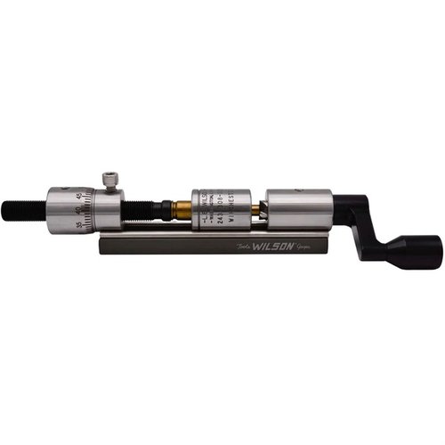 Der L.E. Wilson Case Trimmer mit Micro-Adjust und TiN Cutter bietet präzise Längenanpassungen in .001"", außergewöhnliche Haltbarkeit und konsistente Genauigkeit für ernsthafte Wiederlader.