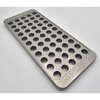 Die L.E. Wilson Billet Aluminum Reloading Trays bieten eine langlebige, korrosionsbeständige Lösung mit 55 präzise angeordneten Löchern für effizientes Verarbeiten von Patronen.
