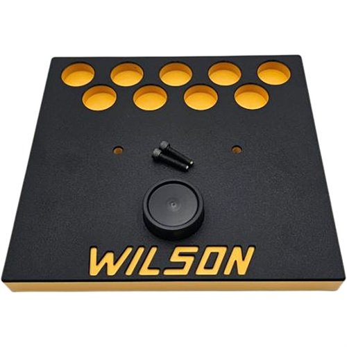 Die L.E. WILSON Trimmer Plattform bietet Platz für 9 Case Holder, einen integrierten Tapping Block und eine stabile Arbeitsfläche für effizientes Nachladen.