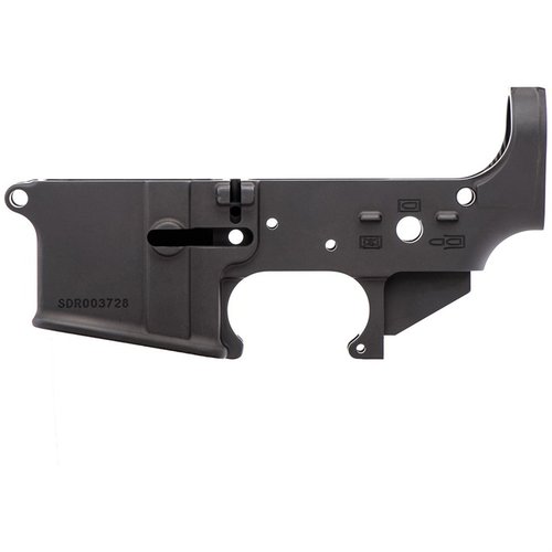 Der SPIKE’S TACTICAL STRIPPED LOWER RECEIVER II NO-LOGO für AR-15 ist aus 7075 T6 gefertigt, mehrkaliberfähig und bietet eine robuste Hard Coat Anodized Oberfläche.