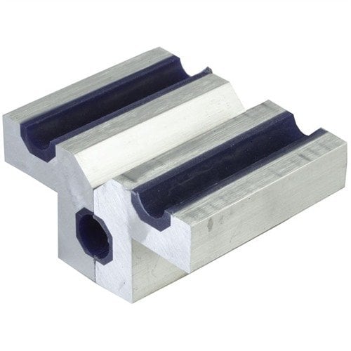 Entdecke die SCG AR-15/M16 ACCU-GRIP VISE JAWS für sicheren Halt 🔧 und Schutz deiner Läufe. Ideal für präzise Bearbeitung!