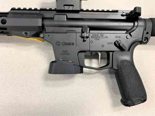 Entdecke den Magazintrichter für RD-9! 🎯 Top Qualität, kinderleichte Montage und 100% größere Öffnung. Perfekt für CMMG Lower MkGs!